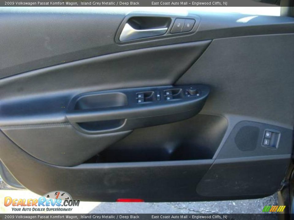 2009 Volkswagen Passat Komfort Wagon Island Grey Metallic / Deep Black Photo #6