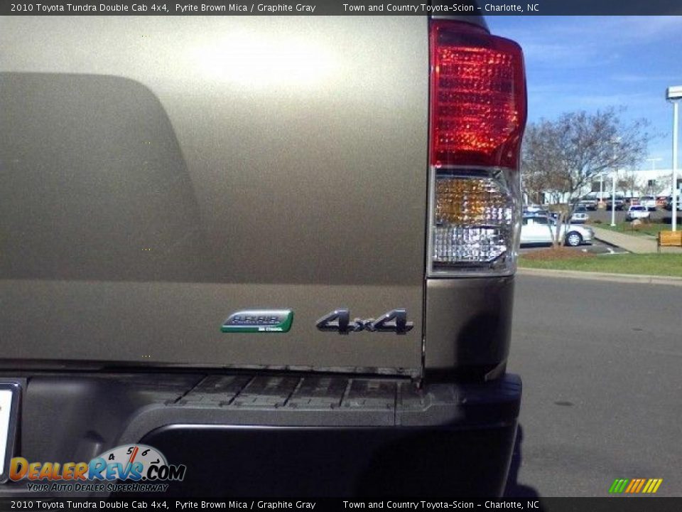 2010 Toyota Tundra Double Cab 4x4 Pyrite Brown Mica / Graphite Gray Photo #17