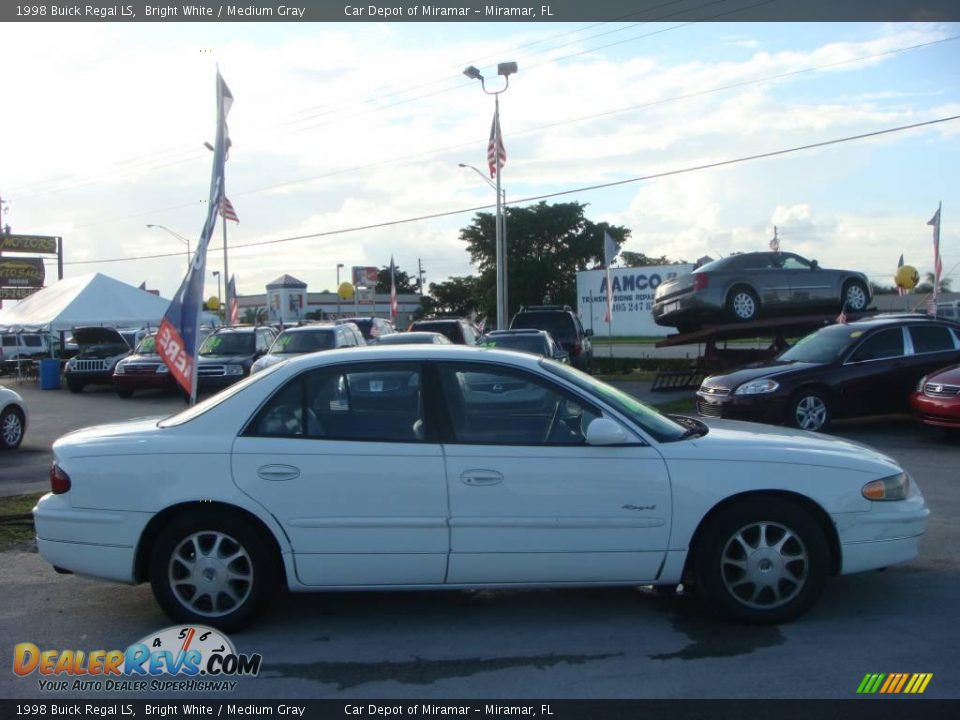 1998 Buick Regal LS Bright White / Medium Gray Photo #2