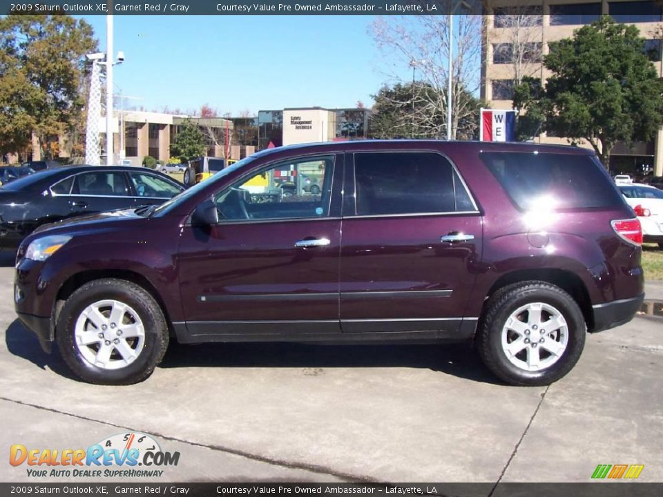 2009 Saturn Outlook XE Garnet Red / Gray Photo #2
