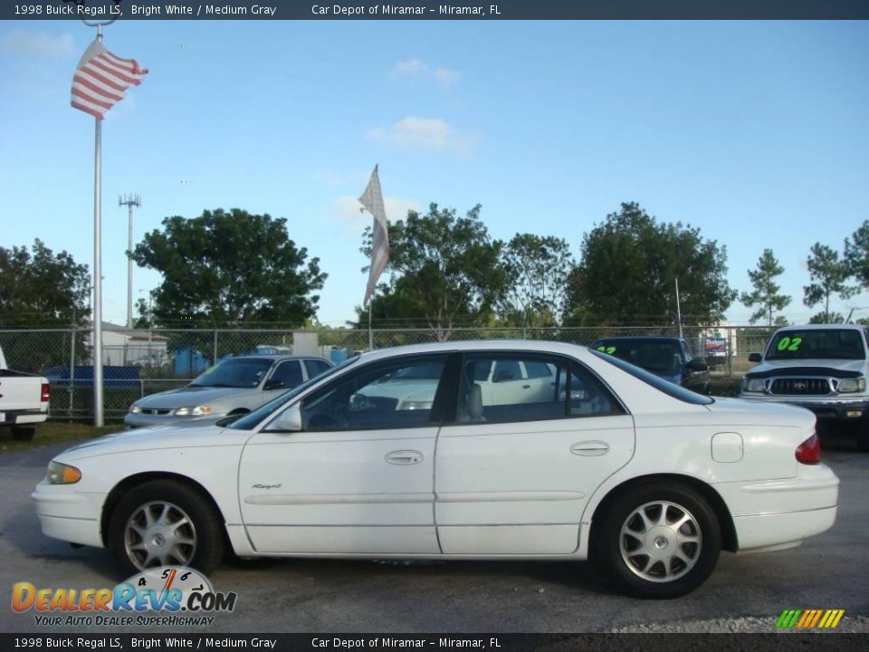 1998 Buick Regal LS Bright White / Medium Gray Photo #6