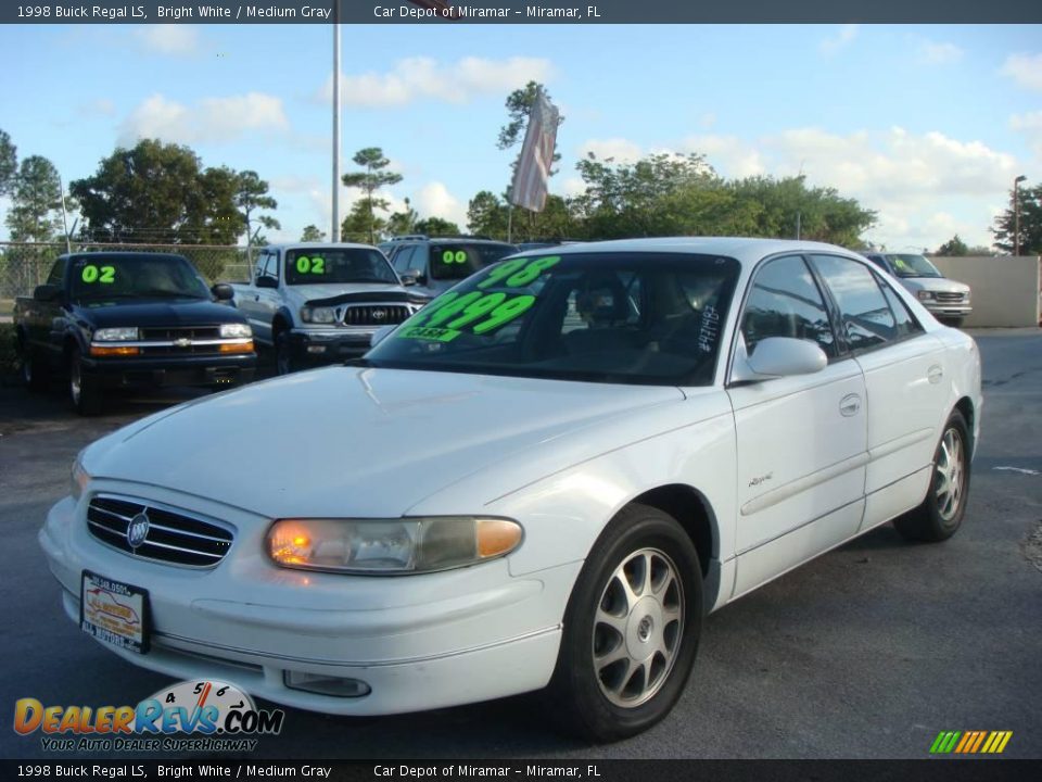 1998 Buick Regal LS Bright White / Medium Gray Photo #7