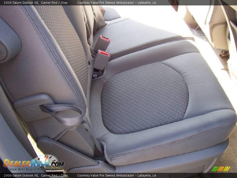 2009 Saturn Outlook XE Garnet Red / Gray Photo #10