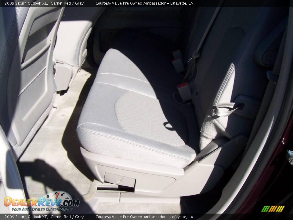 2009 Saturn Outlook XE Garnet Red / Gray Photo #11