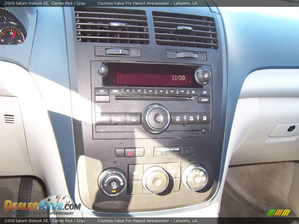 2009 Saturn Outlook XE Garnet Red / Gray Photo #15