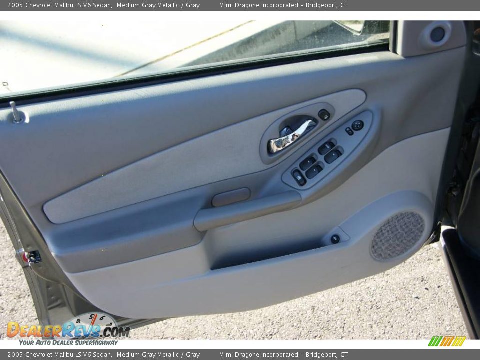 2005 Chevrolet Malibu LS V6 Sedan Medium Gray Metallic / Gray Photo #11