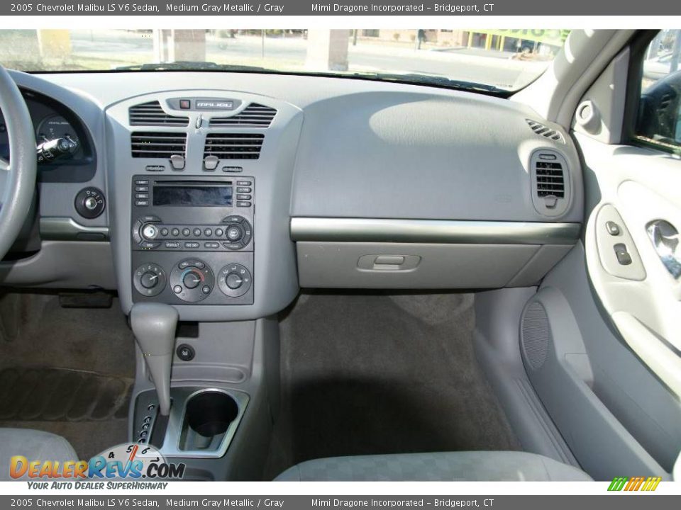 2005 Chevrolet Malibu LS V6 Sedan Medium Gray Metallic / Gray Photo #15
