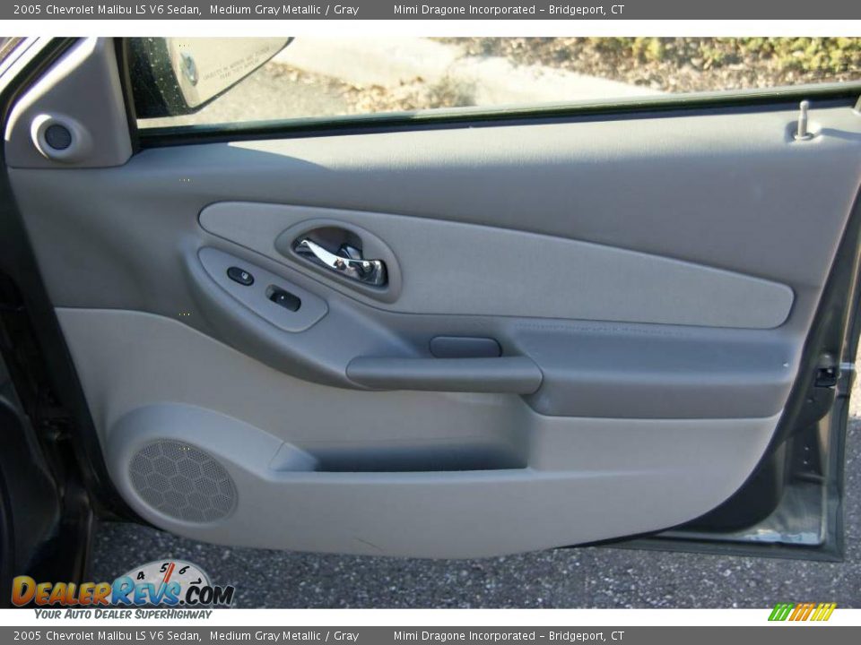 2005 Chevrolet Malibu LS V6 Sedan Medium Gray Metallic / Gray Photo #18