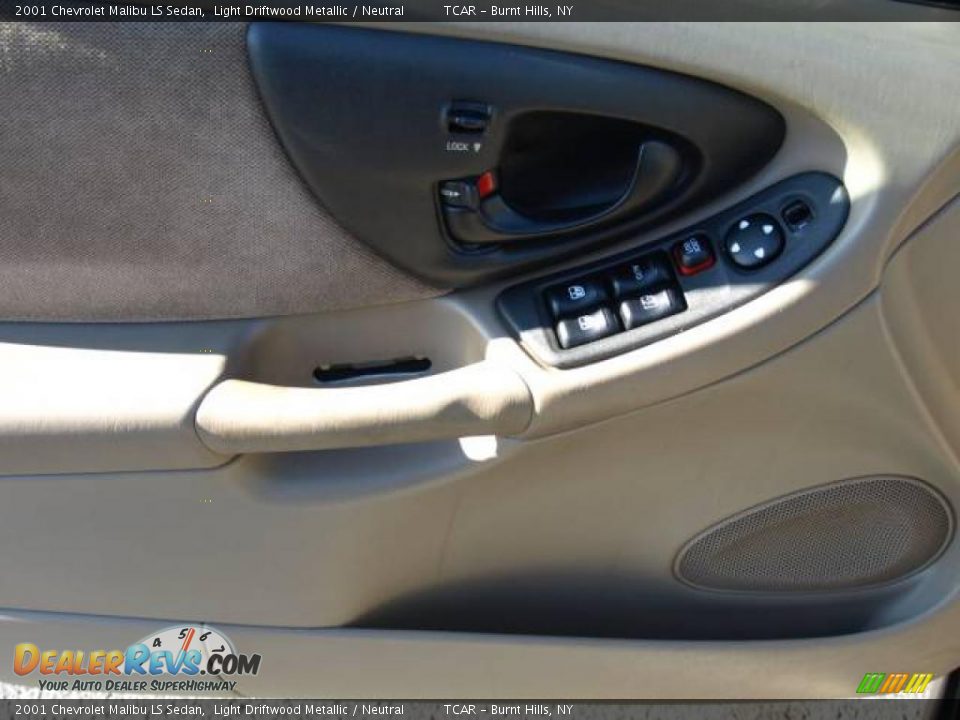 2001 Chevrolet Malibu LS Sedan Light Driftwood Metallic / Neutral Photo #10