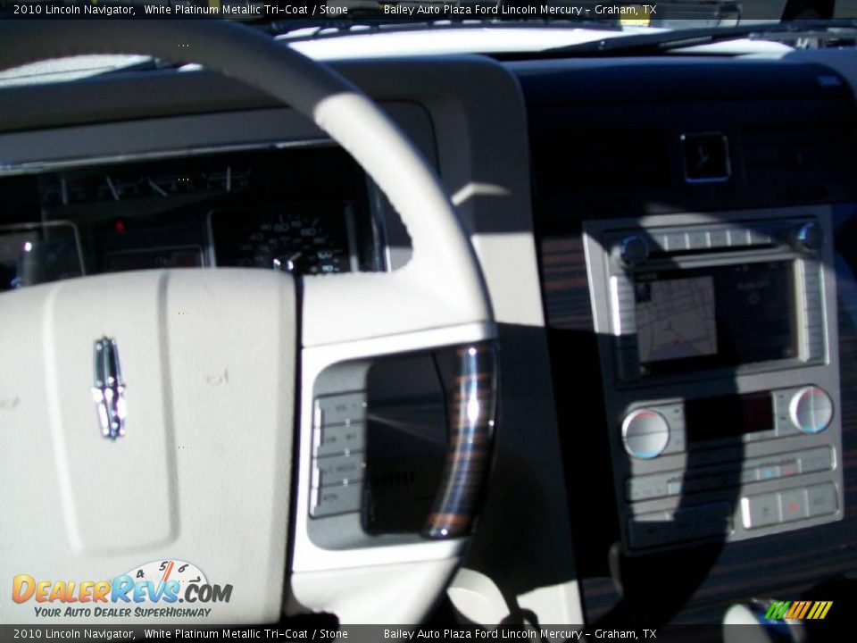 2010 Lincoln Navigator White Platinum Metallic Tri-Coat / Stone Photo #3