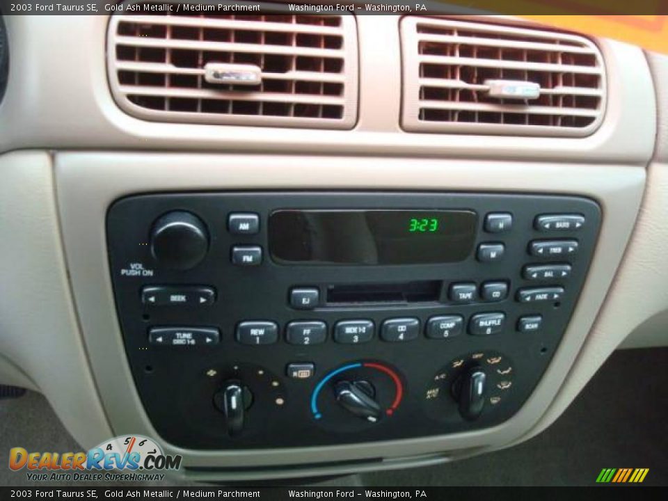 2003 Ford Taurus SE Gold Ash Metallic / Medium Parchment Photo #9