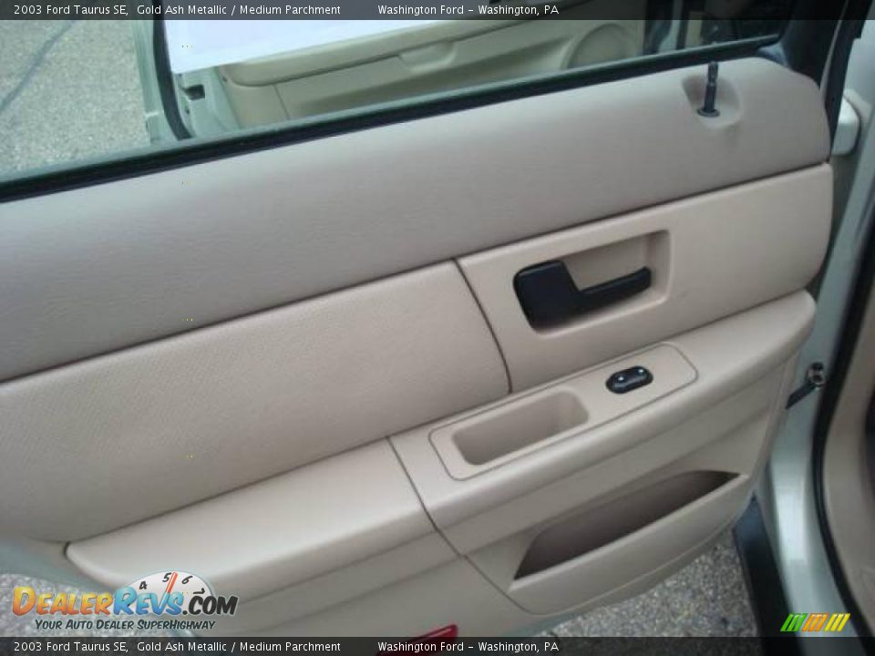2003 Ford Taurus SE Gold Ash Metallic / Medium Parchment Photo #13