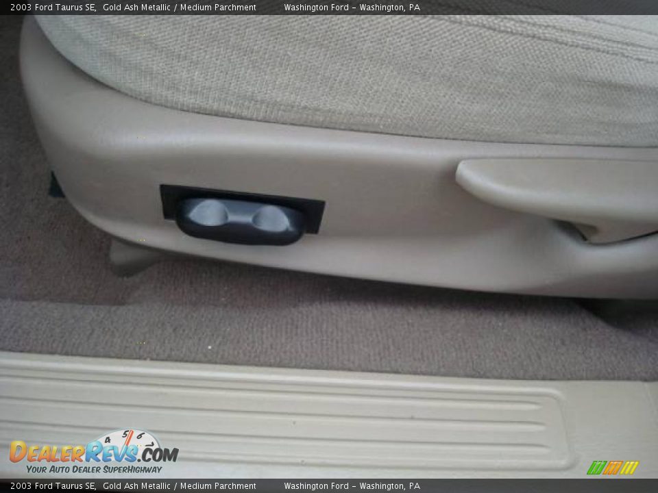 2003 Ford Taurus SE Gold Ash Metallic / Medium Parchment Photo #15