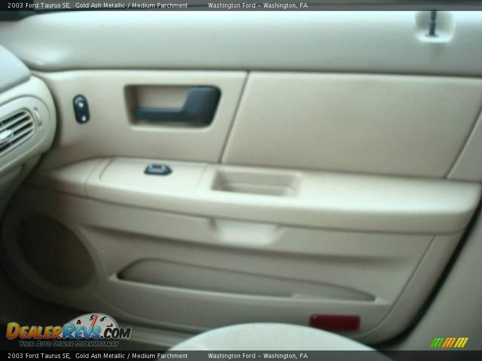 2003 Ford Taurus SE Gold Ash Metallic / Medium Parchment Photo #17