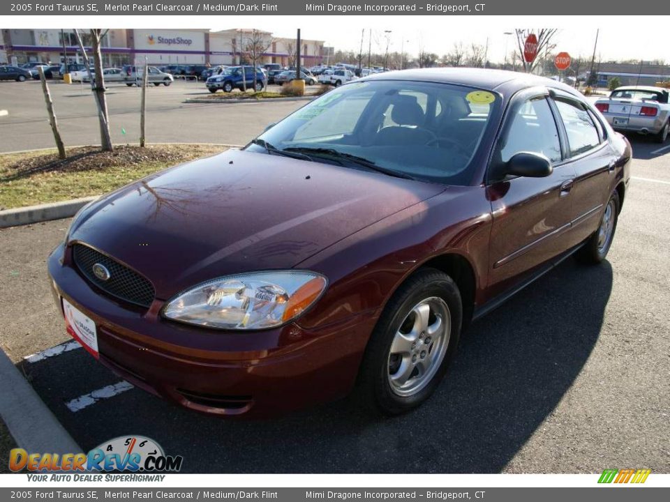 2005 Ford Taurus SE Merlot Pearl Clearcoat / Medium/Dark Flint Photo #1