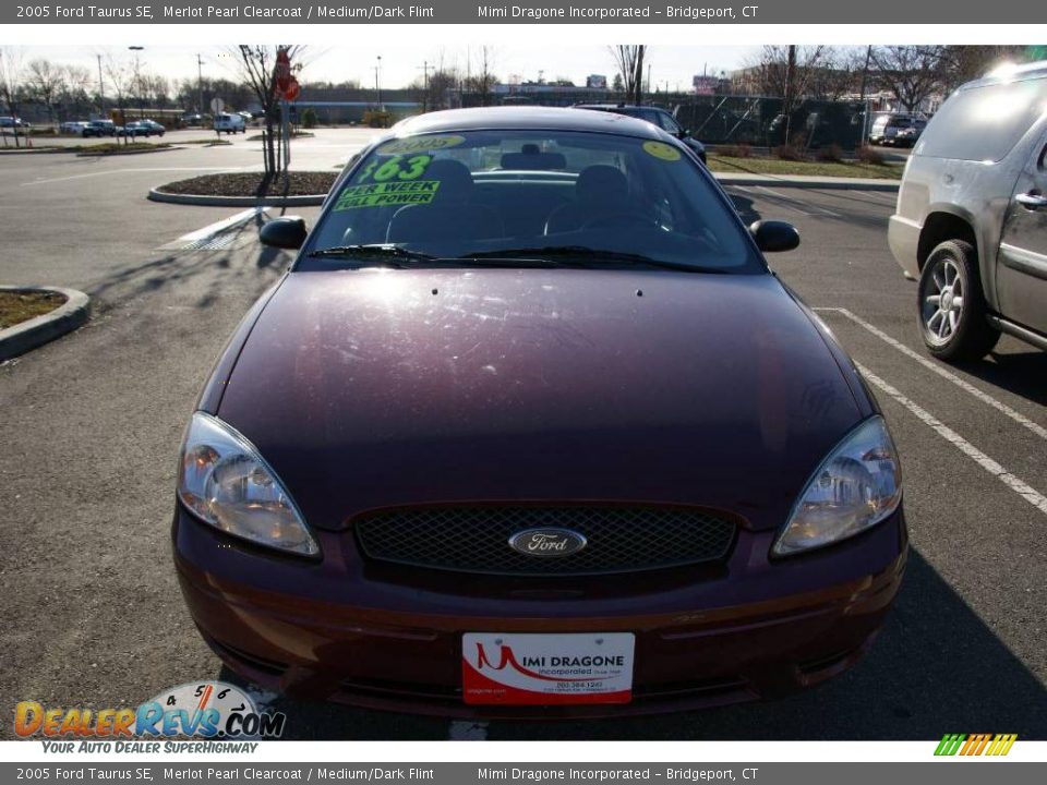 2005 Ford Taurus SE Merlot Pearl Clearcoat / Medium/Dark Flint Photo #2