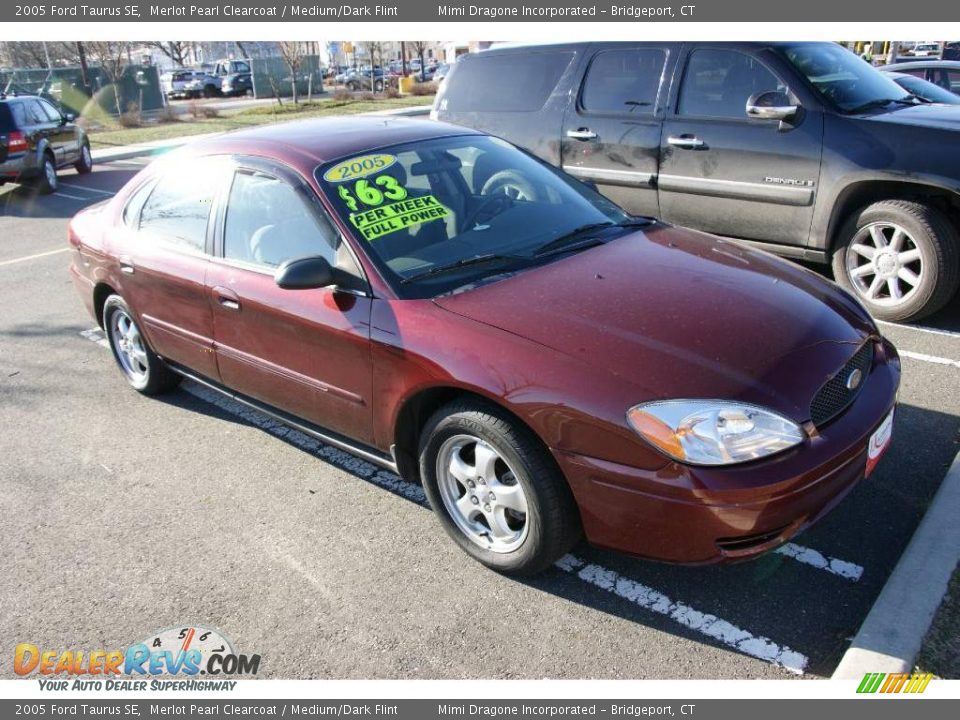 2005 Ford Taurus SE Merlot Pearl Clearcoat / Medium/Dark Flint Photo #3