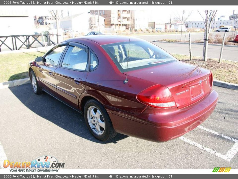 2005 Ford Taurus SE Merlot Pearl Clearcoat / Medium/Dark Flint Photo #6
