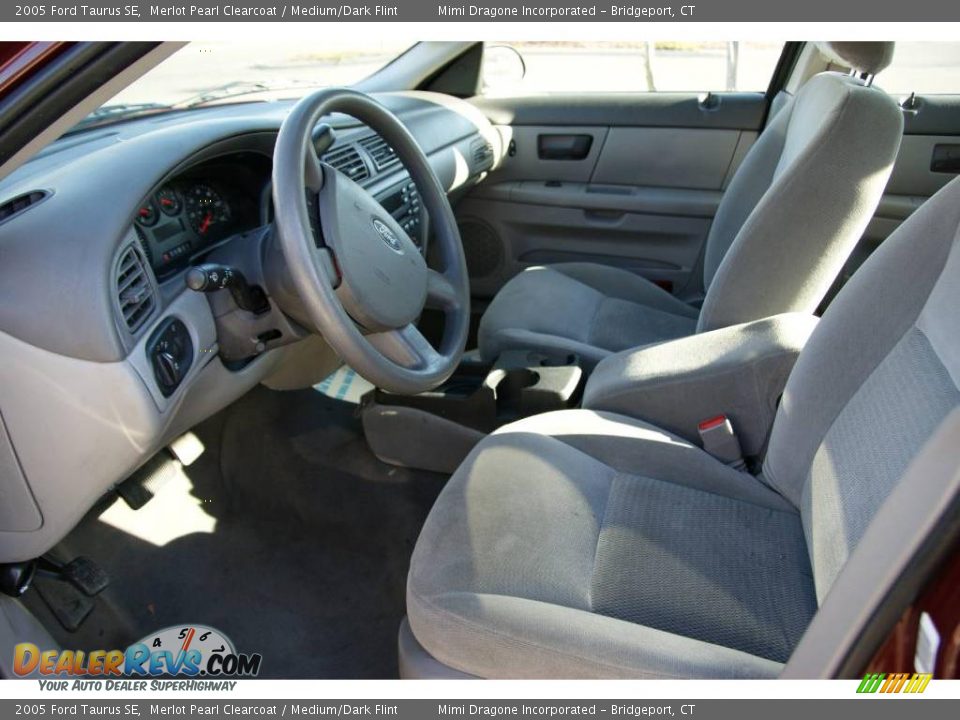 2005 Ford Taurus SE Merlot Pearl Clearcoat / Medium/Dark Flint Photo #9