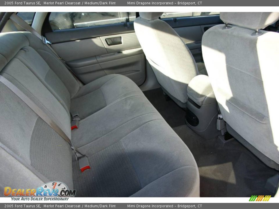 2005 Ford Taurus SE Merlot Pearl Clearcoat / Medium/Dark Flint Photo #12
