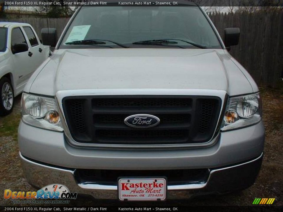 2004 Ford F150 XL Regular Cab Silver Metallic / Dark Flint Photo #2