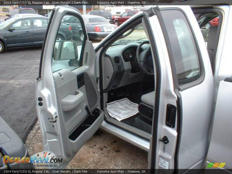 2004 Ford F150 XL Regular Cab Silver Metallic / Dark Flint Photo #6