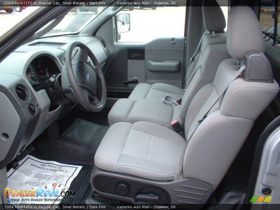 2004 Ford F150 XL Regular Cab Silver Metallic / Dark Flint Photo #7