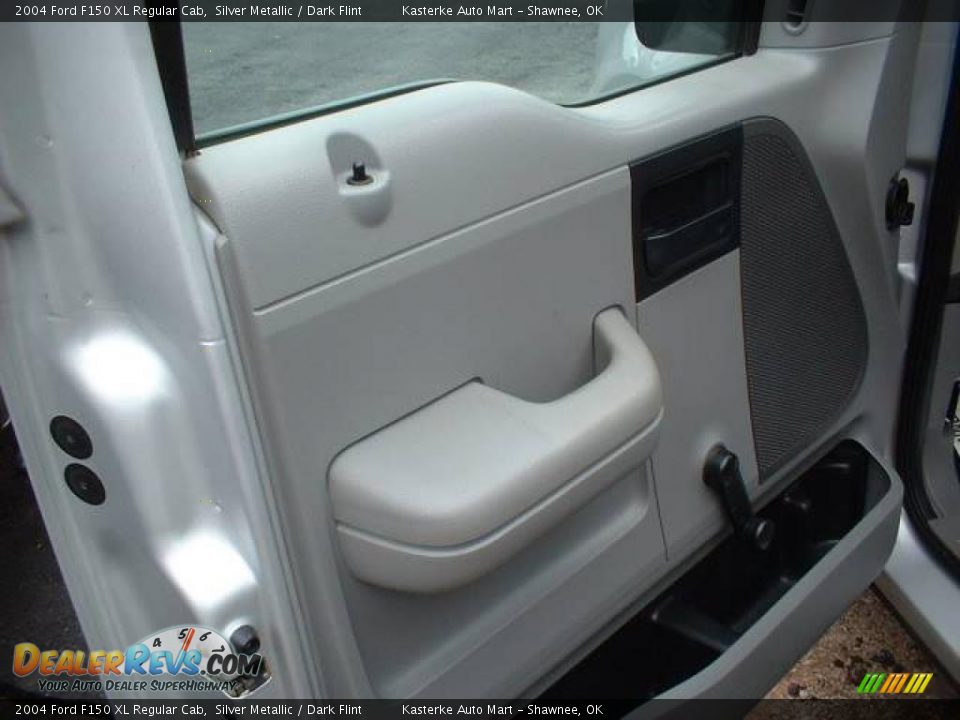 2004 Ford F150 XL Regular Cab Silver Metallic / Dark Flint Photo #8