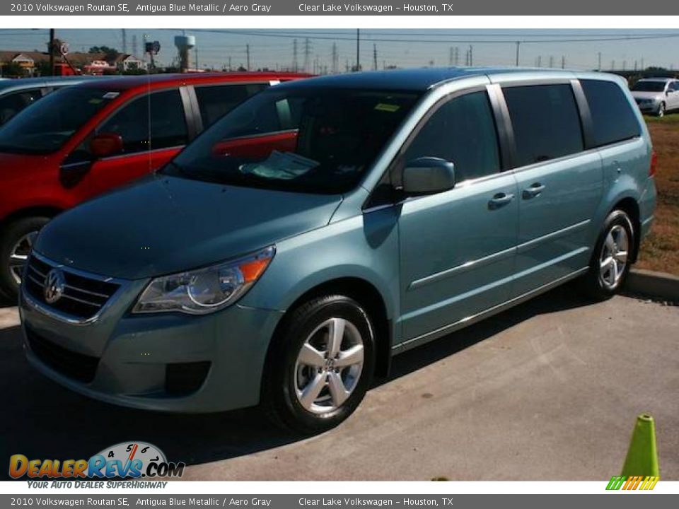 2010 Volkswagen Routan SE Antigua Blue Metallic / Aero Gray Photo #3