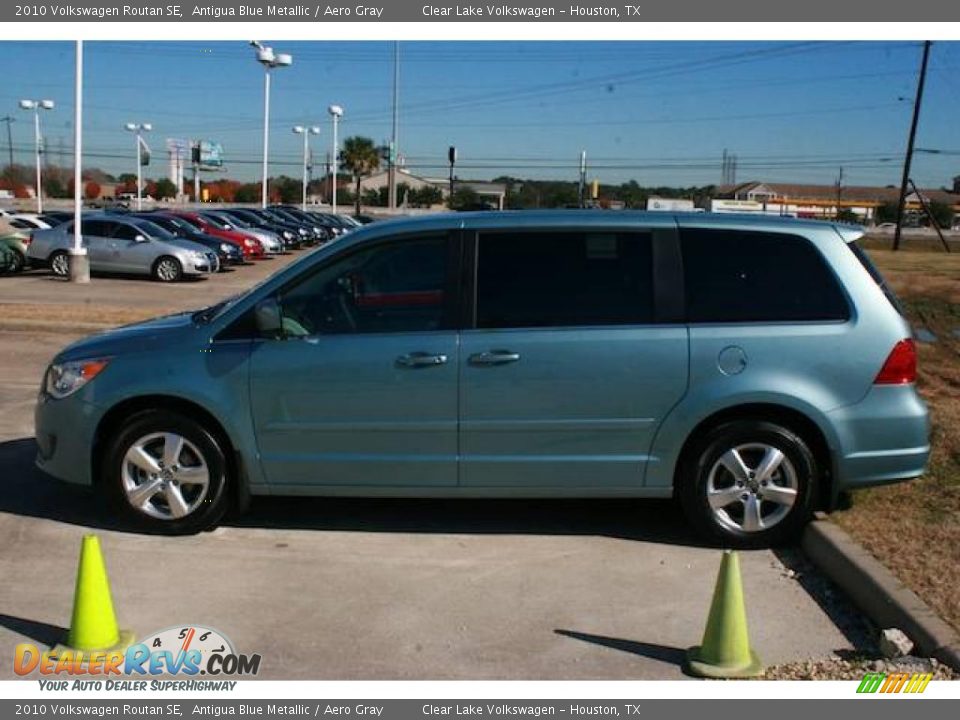 2010 Volkswagen Routan SE Antigua Blue Metallic / Aero Gray Photo #4