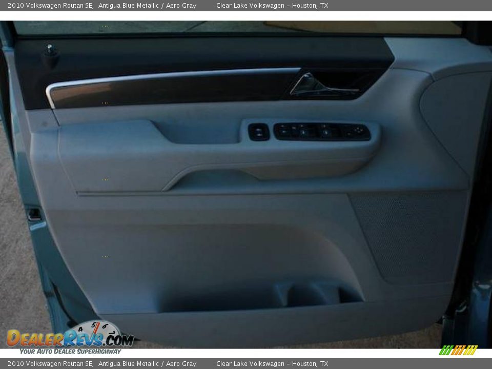 2010 Volkswagen Routan SE Antigua Blue Metallic / Aero Gray Photo #10