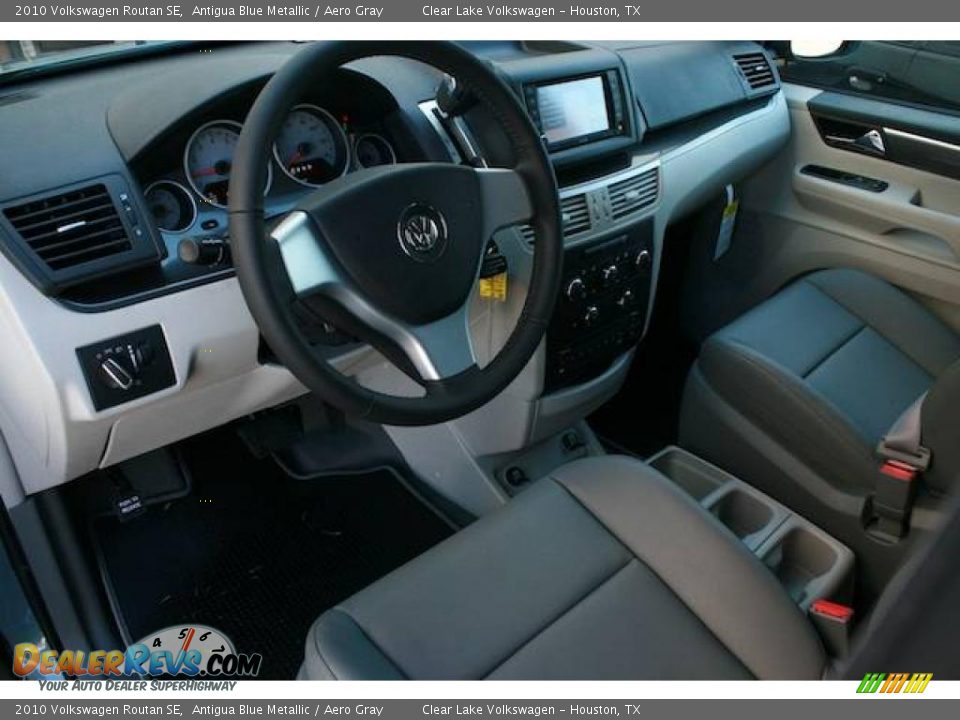 2010 Volkswagen Routan SE Antigua Blue Metallic / Aero Gray Photo #12
