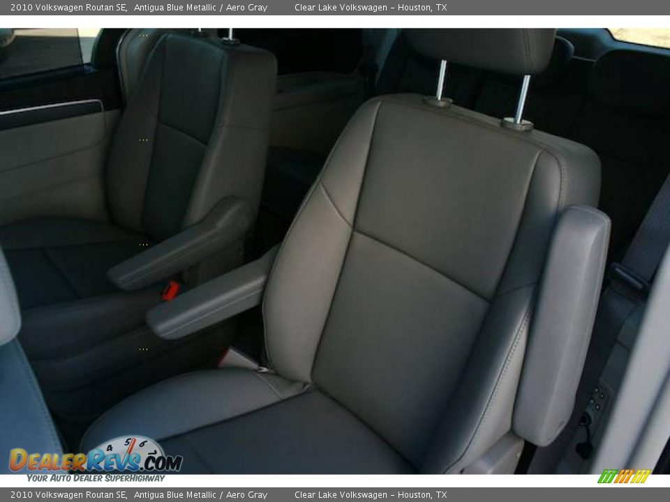 2010 Volkswagen Routan SE Antigua Blue Metallic / Aero Gray Photo #16
