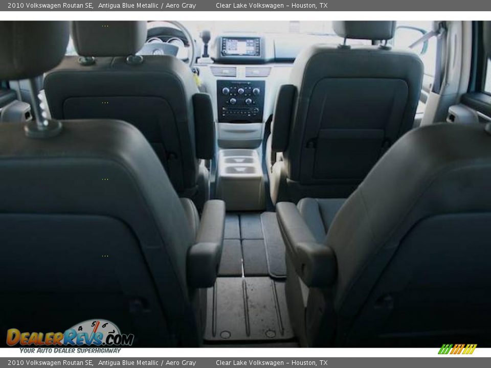 2010 Volkswagen Routan SE Antigua Blue Metallic / Aero Gray Photo #20