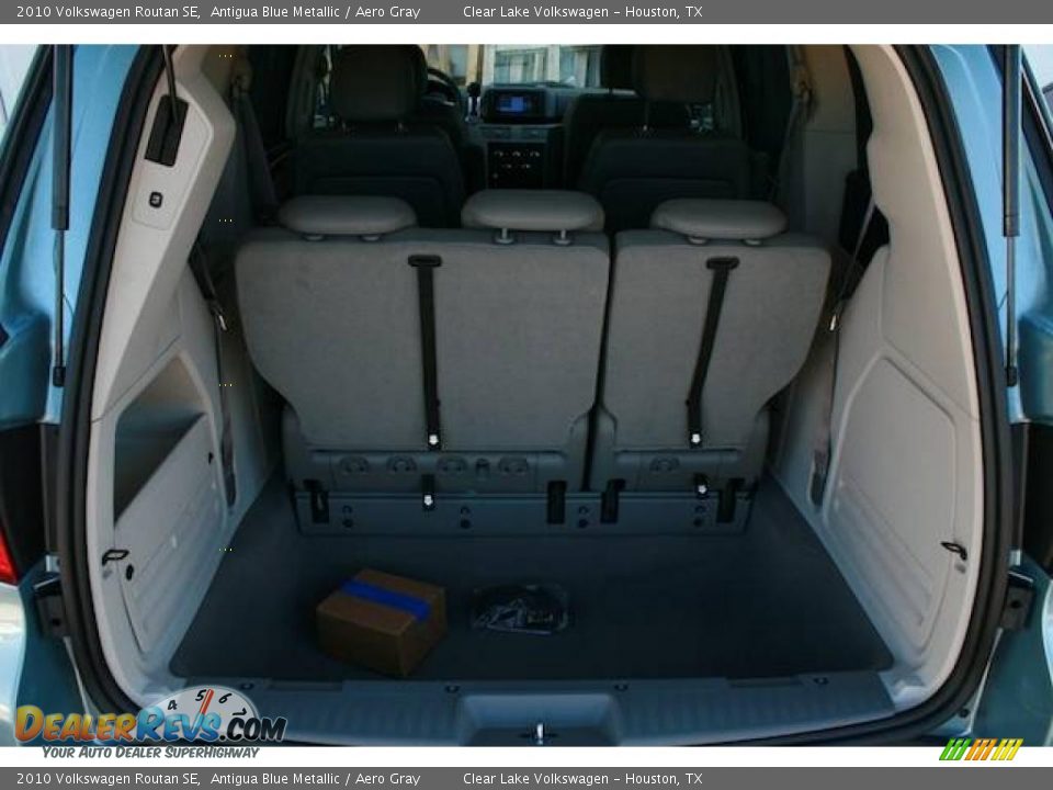 2010 Volkswagen Routan SE Antigua Blue Metallic / Aero Gray Photo #23