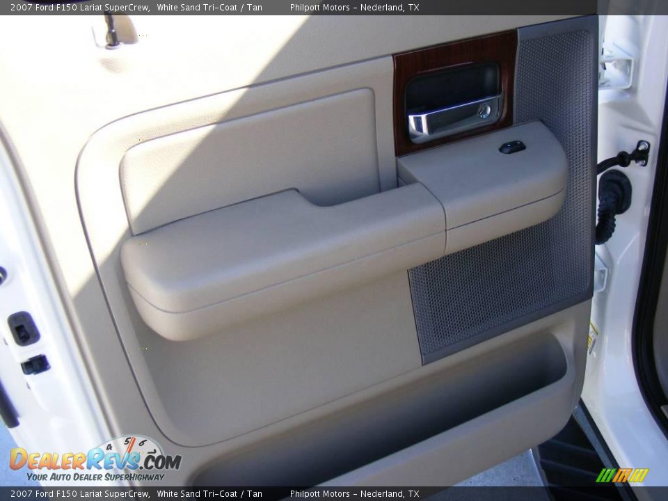 2007 Ford F150 Lariat SuperCrew White Sand Tri-Coat / Tan Photo #32