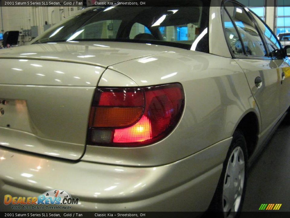 2001 Saturn S Series SL1 Sedan Gold / Tan Photo #8