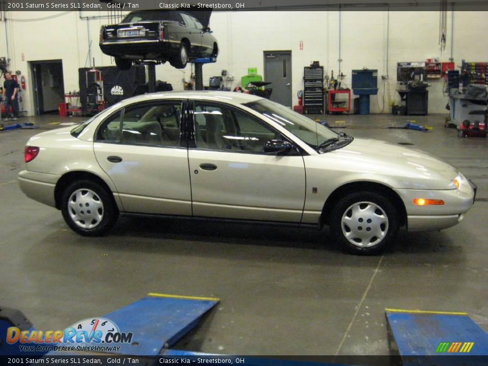 2001 Saturn S Series SL1 Sedan Gold / Tan Photo #9