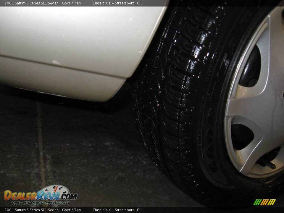 2001 Saturn S Series SL1 Sedan Gold / Tan Photo #15