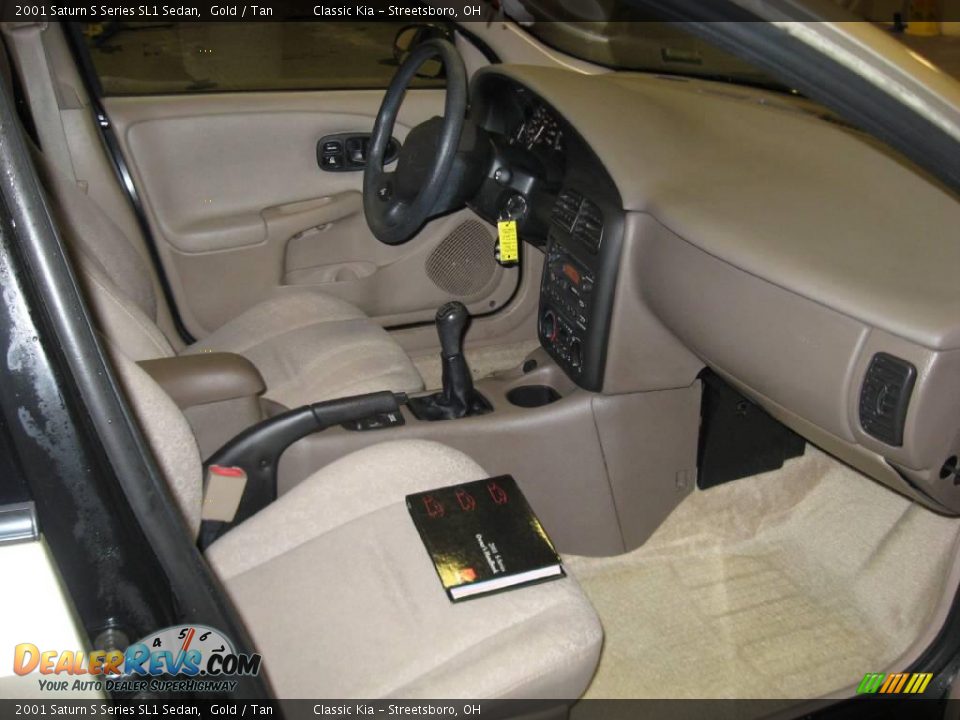 2001 Saturn S Series SL1 Sedan Gold / Tan Photo #18