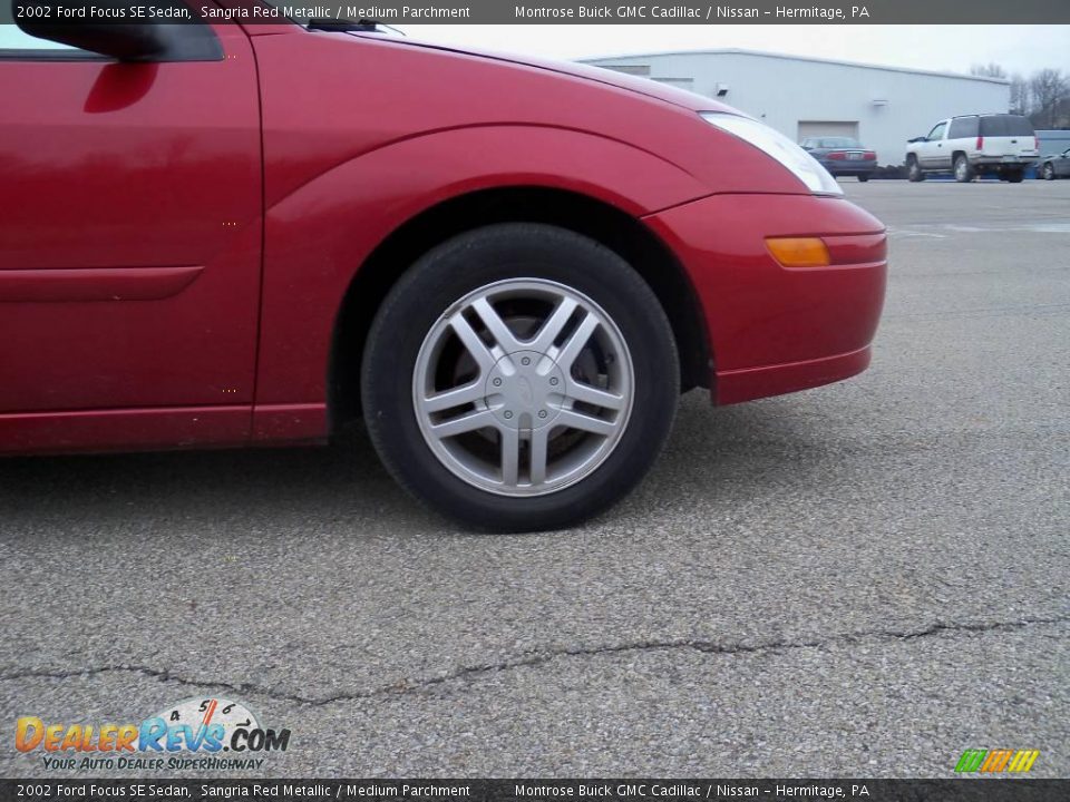 2002 Ford Focus SE Sedan Sangria Red Metallic / Medium Parchment Photo #11