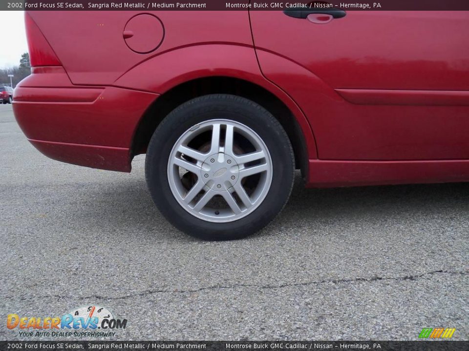 2002 Ford Focus SE Sedan Sangria Red Metallic / Medium Parchment Photo #12