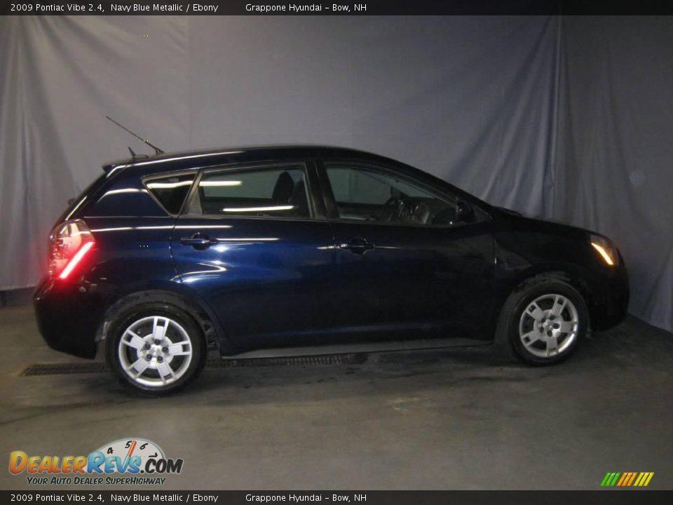 2009 Pontiac Vibe 2.4 Navy Blue Metallic / Ebony Photo #4