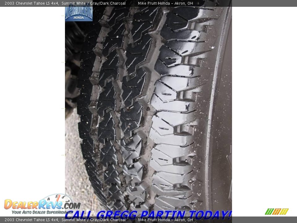 2003 Chevrolet Tahoe LS 4x4 Summit White / Gray/Dark Charcoal Photo #26