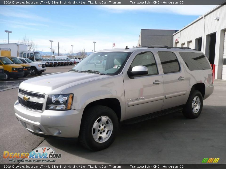 2009 Chevrolet Suburban LT 4x4 Silver Birch Metallic / Light Titanium/Dark Titanium Photo #3