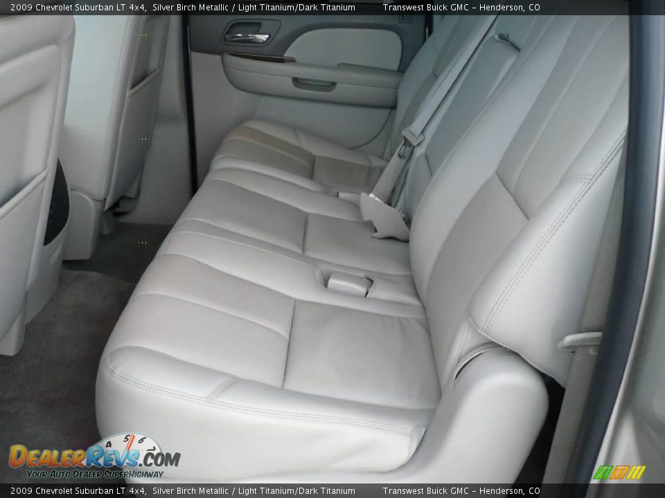 2009 Chevrolet Suburban LT 4x4 Silver Birch Metallic / Light Titanium/Dark Titanium Photo #10