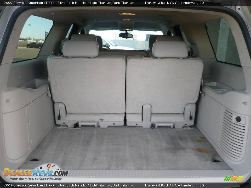 2009 Chevrolet Suburban LT 4x4 Silver Birch Metallic / Light Titanium/Dark Titanium Photo #11