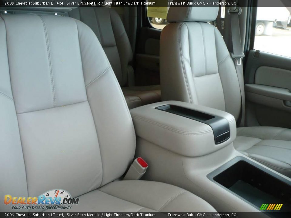 2009 Chevrolet Suburban LT 4x4 Silver Birch Metallic / Light Titanium/Dark Titanium Photo #16