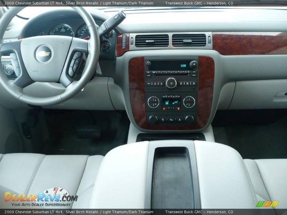 2009 Chevrolet Suburban LT 4x4 Silver Birch Metallic / Light Titanium/Dark Titanium Photo #19