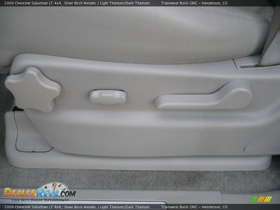 2009 Chevrolet Suburban LT 4x4 Silver Birch Metallic / Light Titanium/Dark Titanium Photo #23